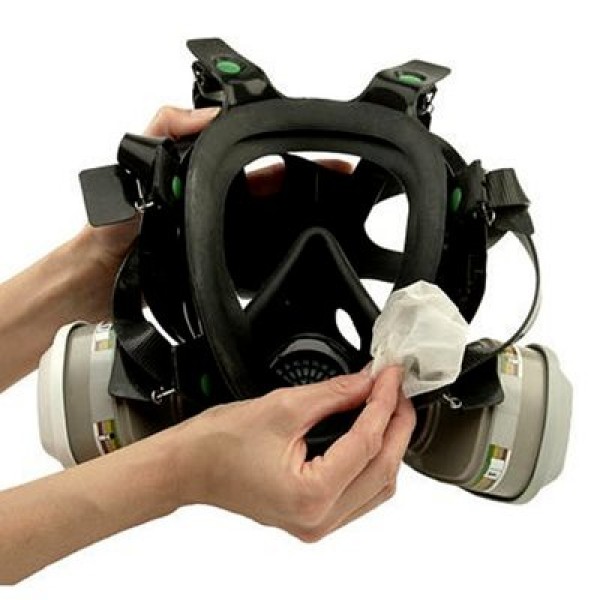 3M™ Reusable Respirator Face Seal Cleaning Wipes, 105